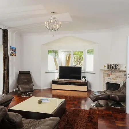 Sleeps 11 Pool Air Con Wifi Σπίτι διακοπών